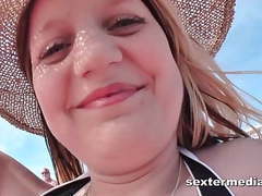 NymphoClips presents: Goldie - am strand angesprochen